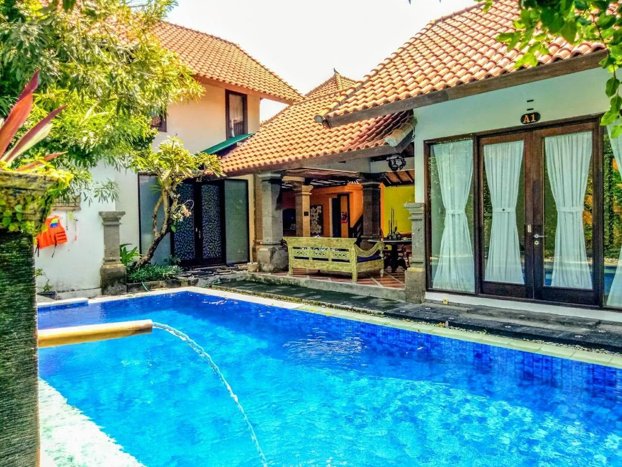 Kelapa Guest House Jimbaran Redpartner Бали Индонезия